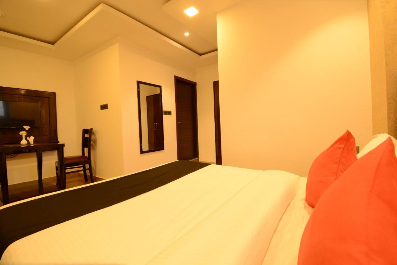 Hotel Grand Lotus Inn ชัยปุระ ภายนอก รูปภาพ